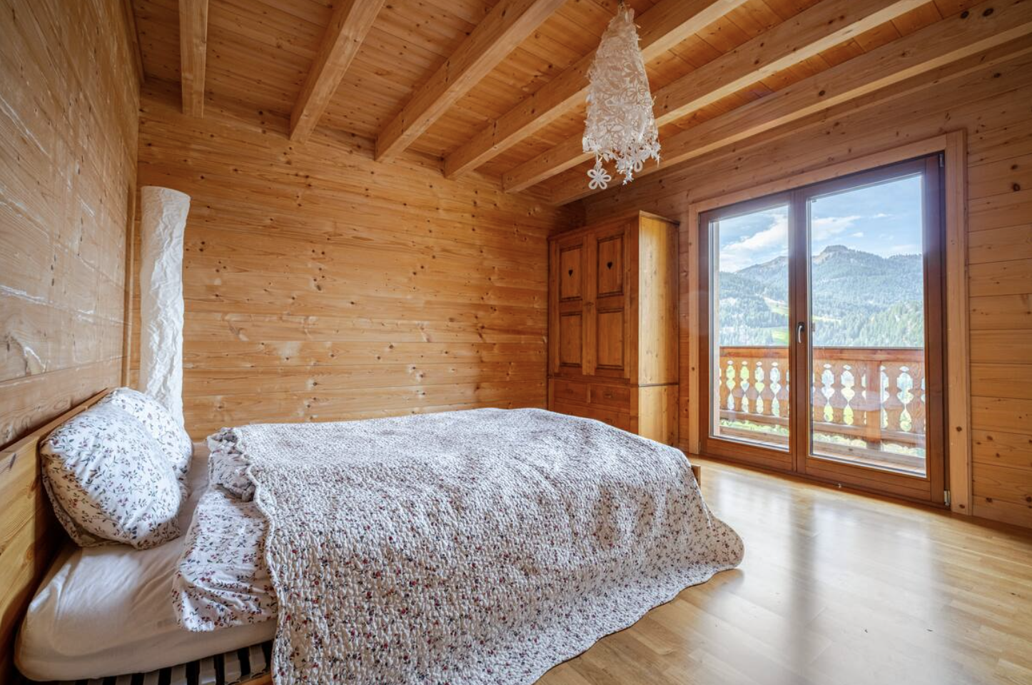 Modern 4BR Chalet